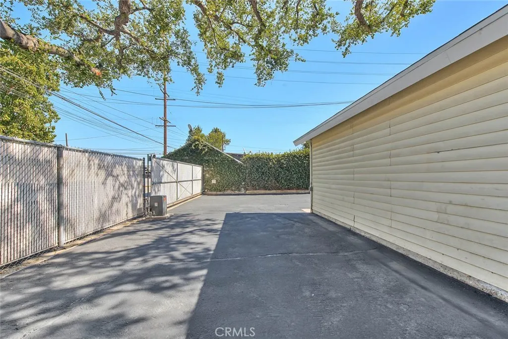 5086 Riverside Drive