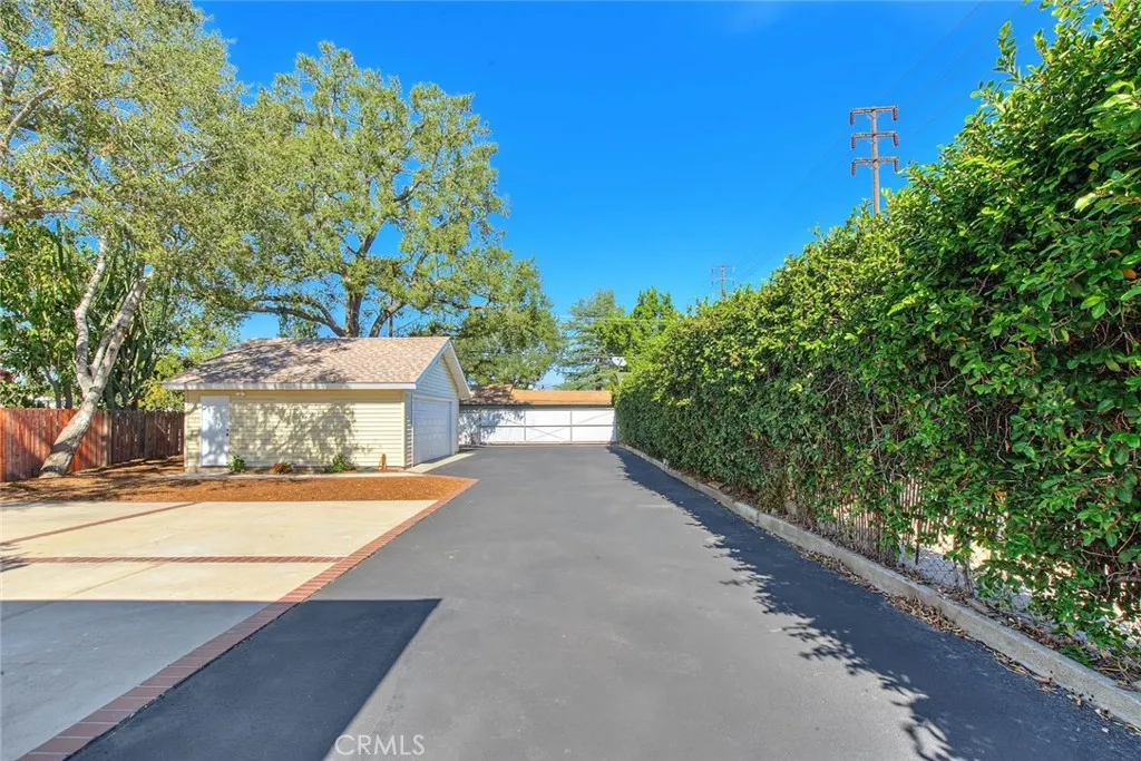 5086 Riverside Drive