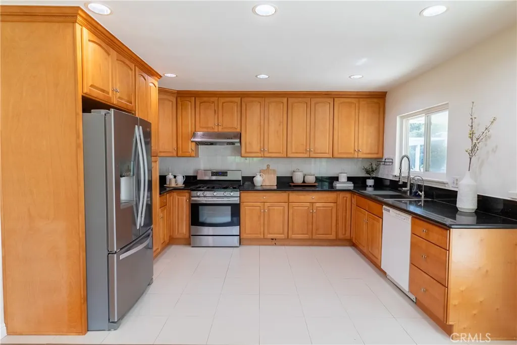 23718 Meadow Falls