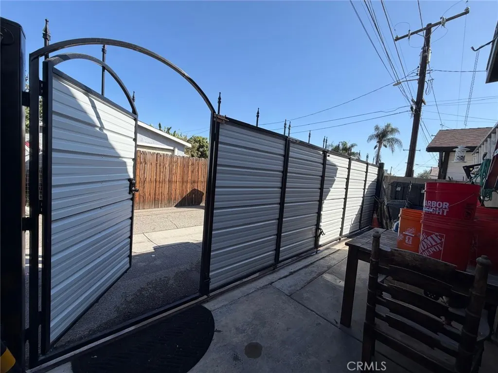 312 N Pasadena Avenue