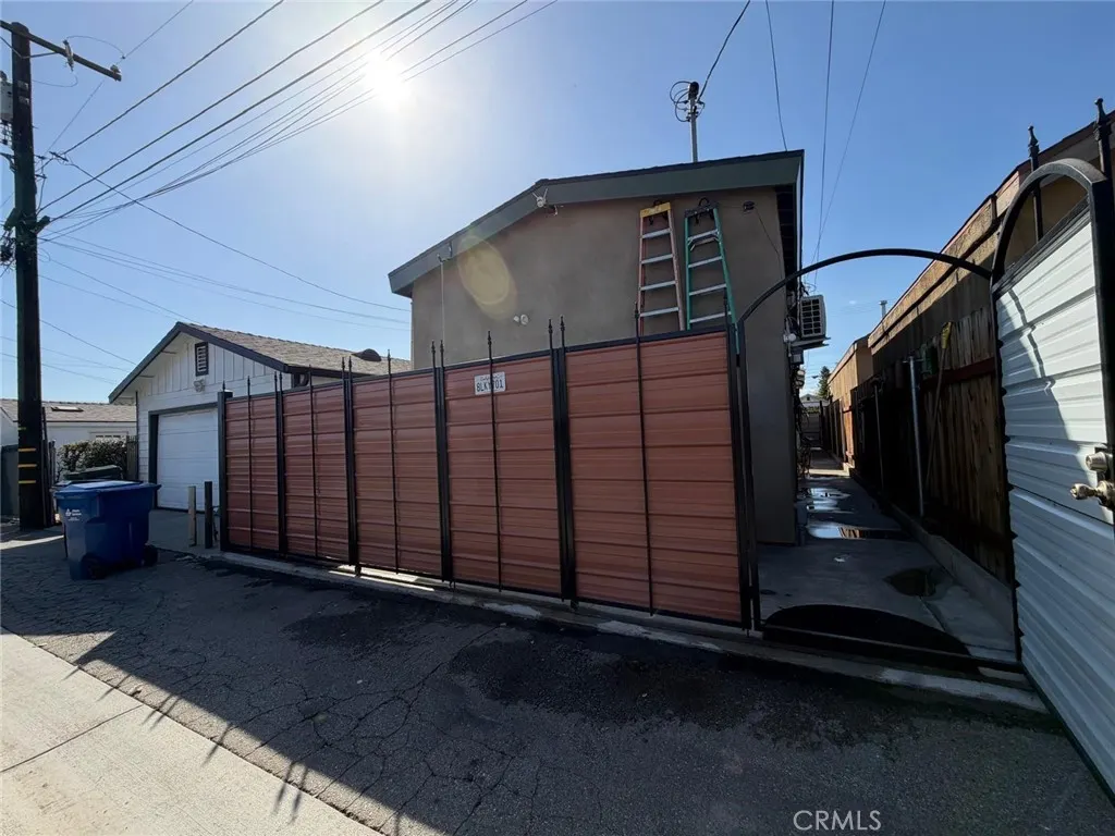 312 N Pasadena Avenue