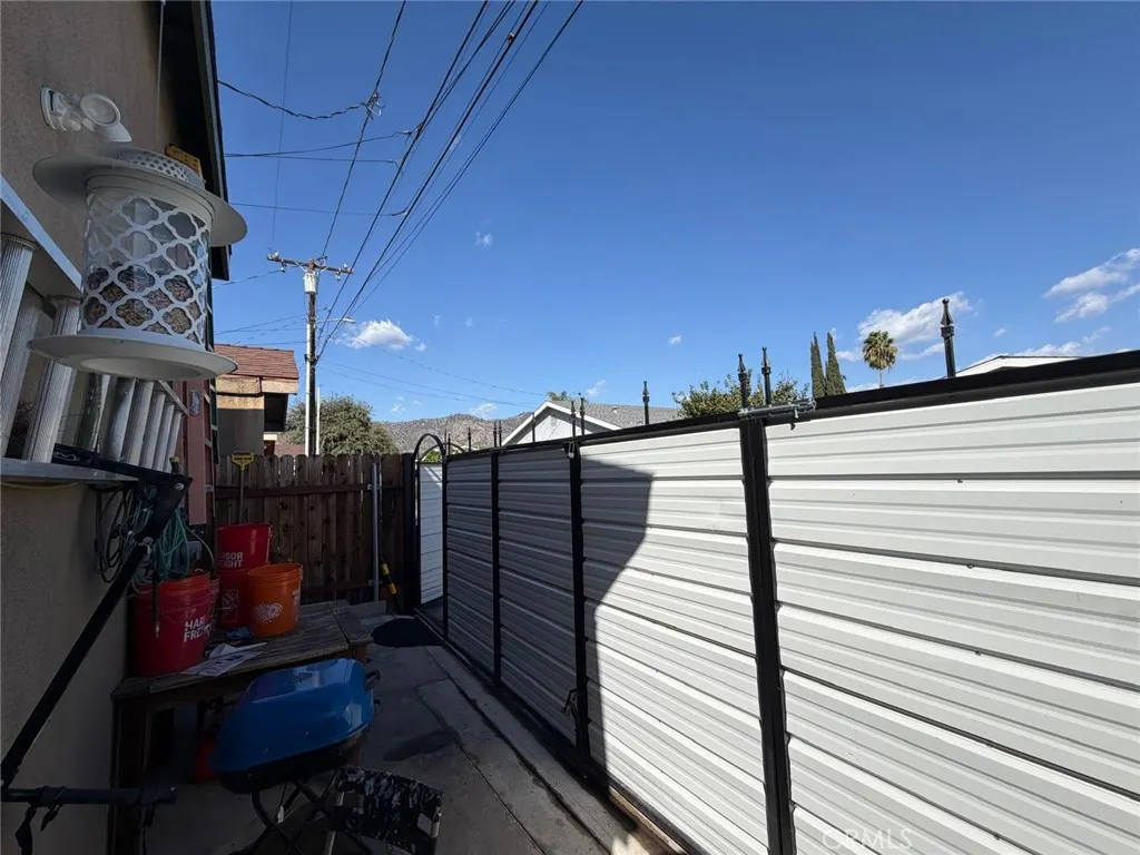 312 N Pasadena Avenue