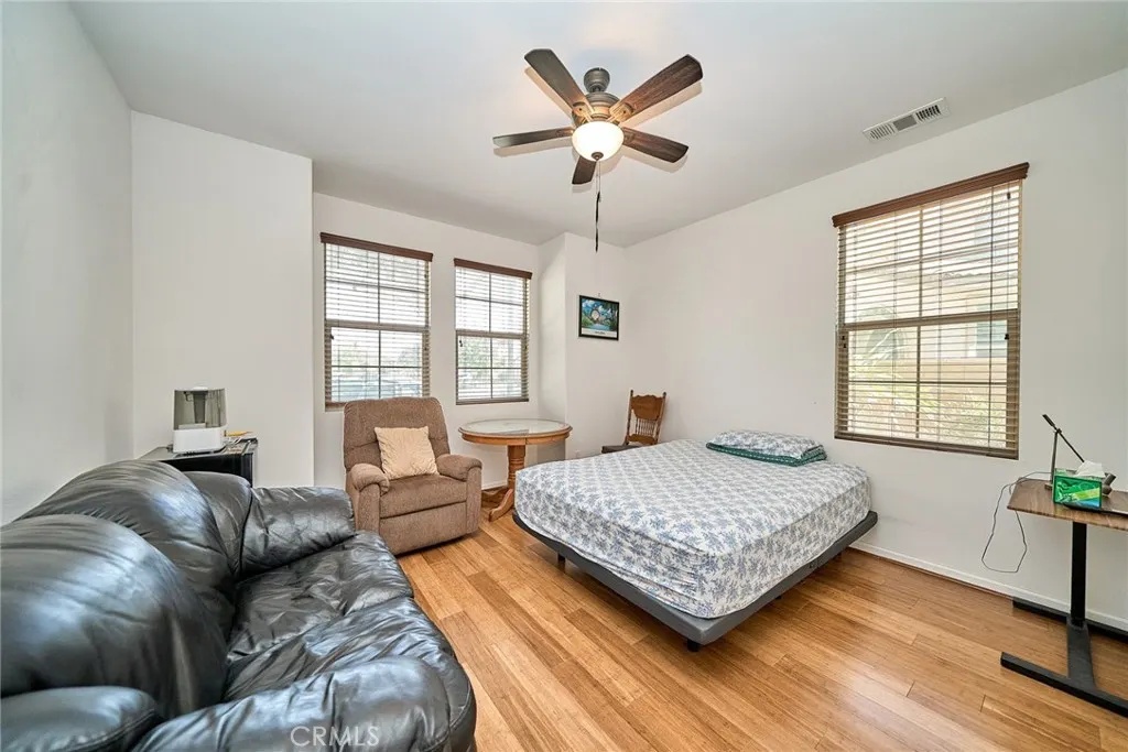 2782 E Thompson