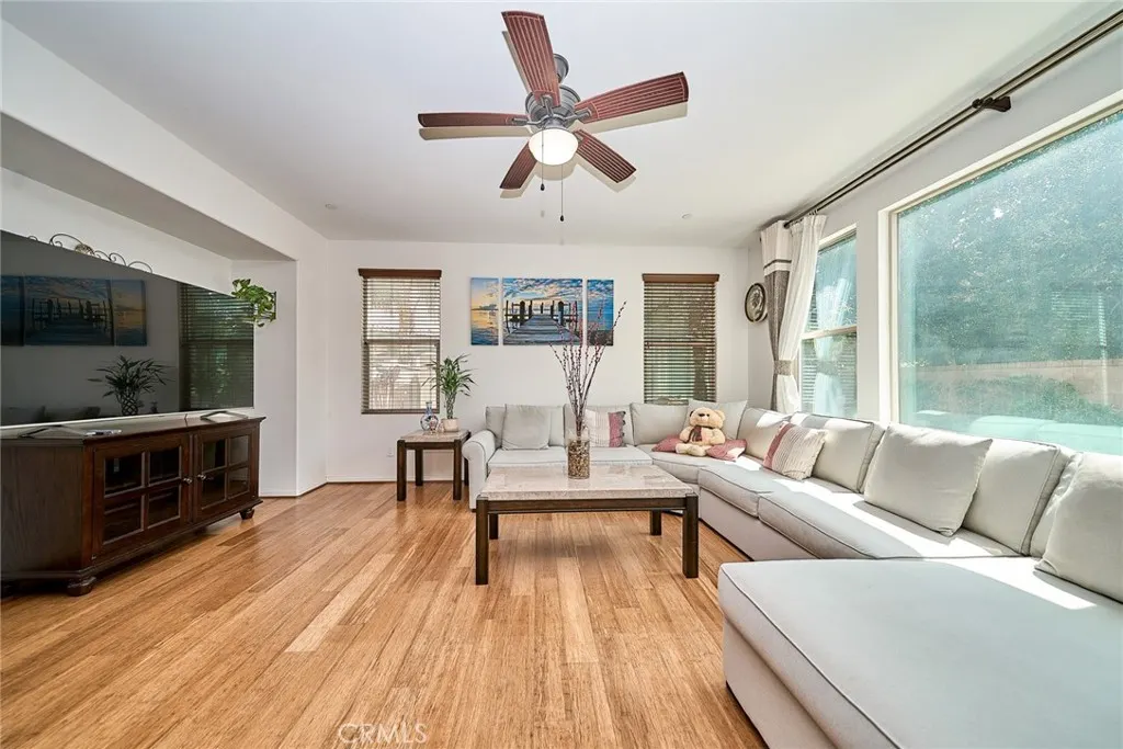 2782 E Thompson