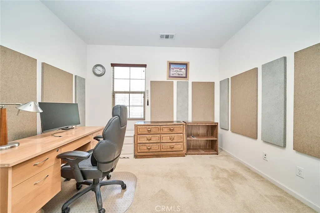 2782 E Thompson