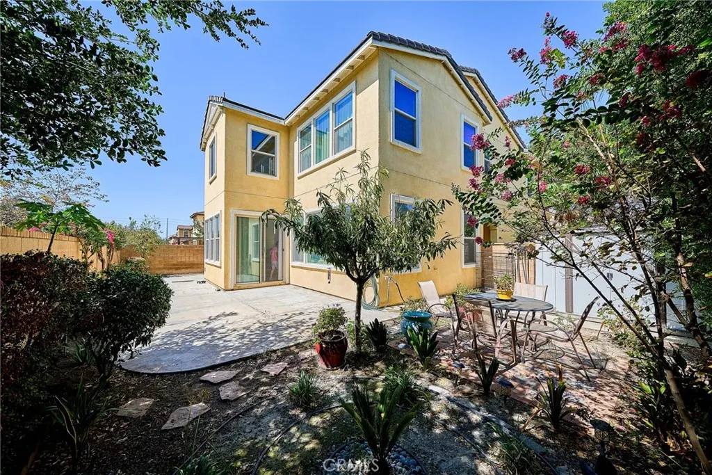 2782 E Thompson