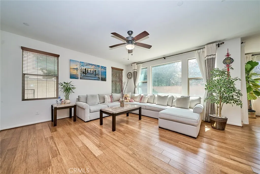 2782 E Thompson