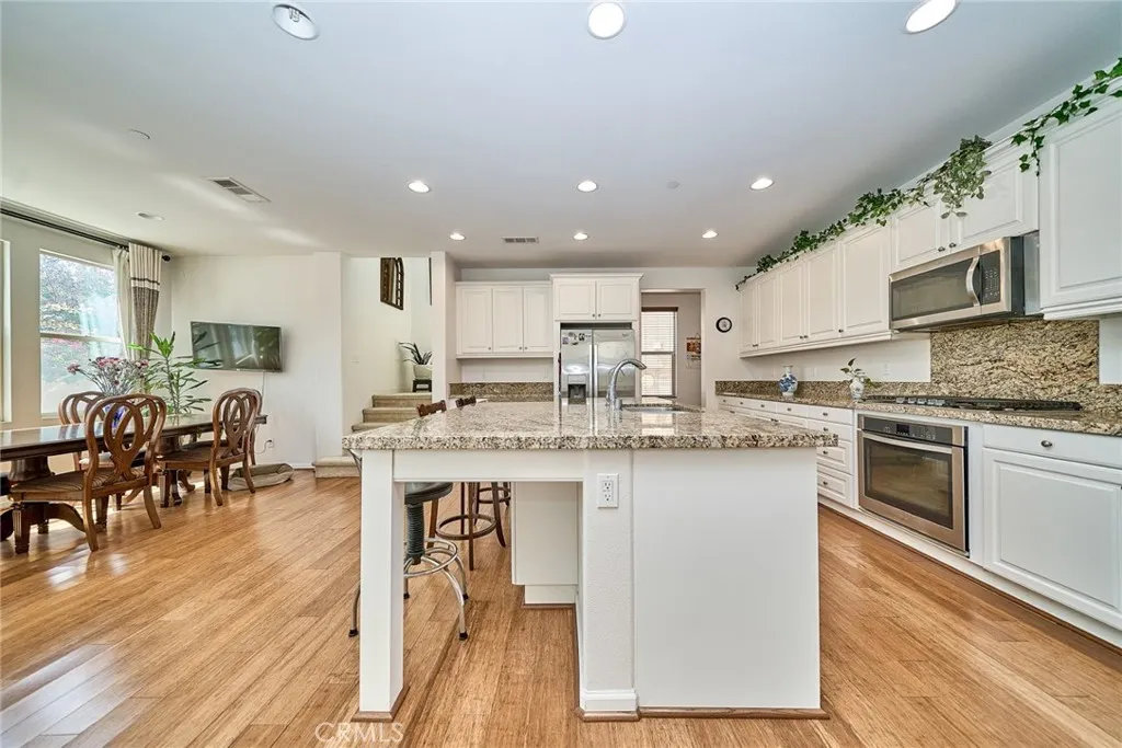 2782 E Thompson