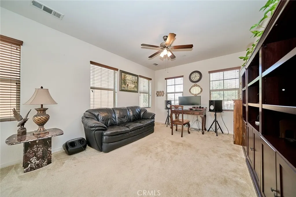 2782 E Thompson