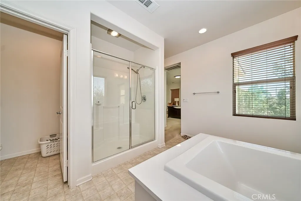 2782 E Thompson