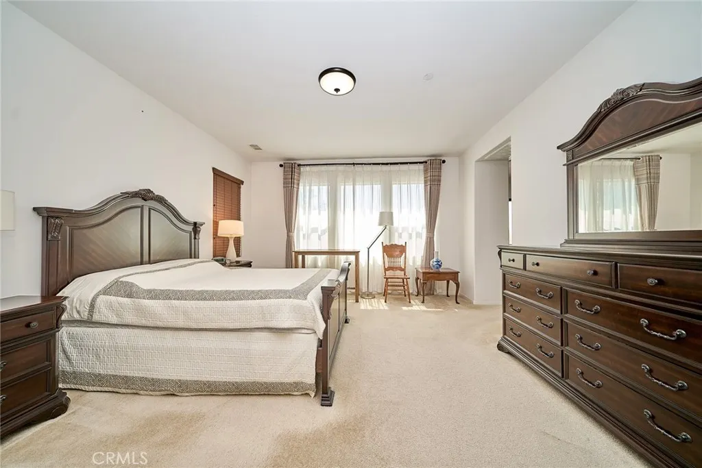 2782 E Thompson