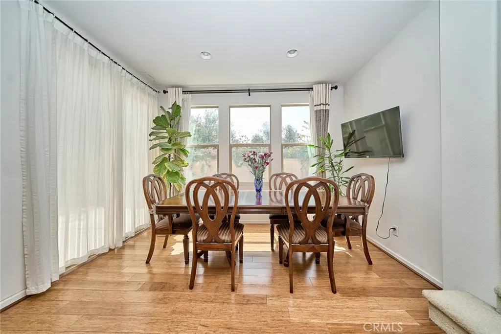 2782 E Thompson