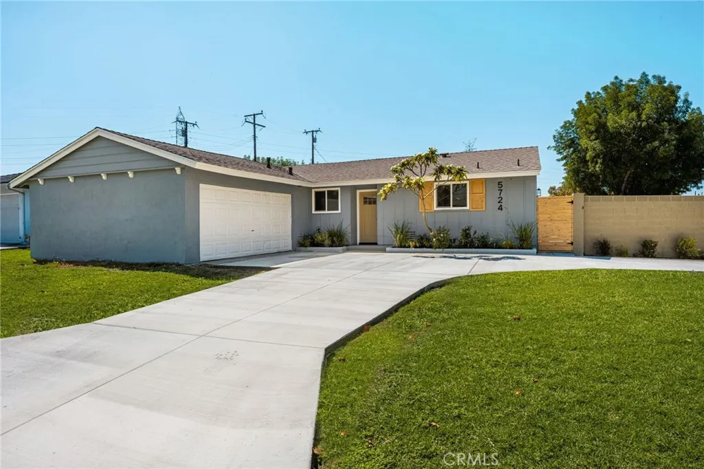 5724 N Galanto Avenue