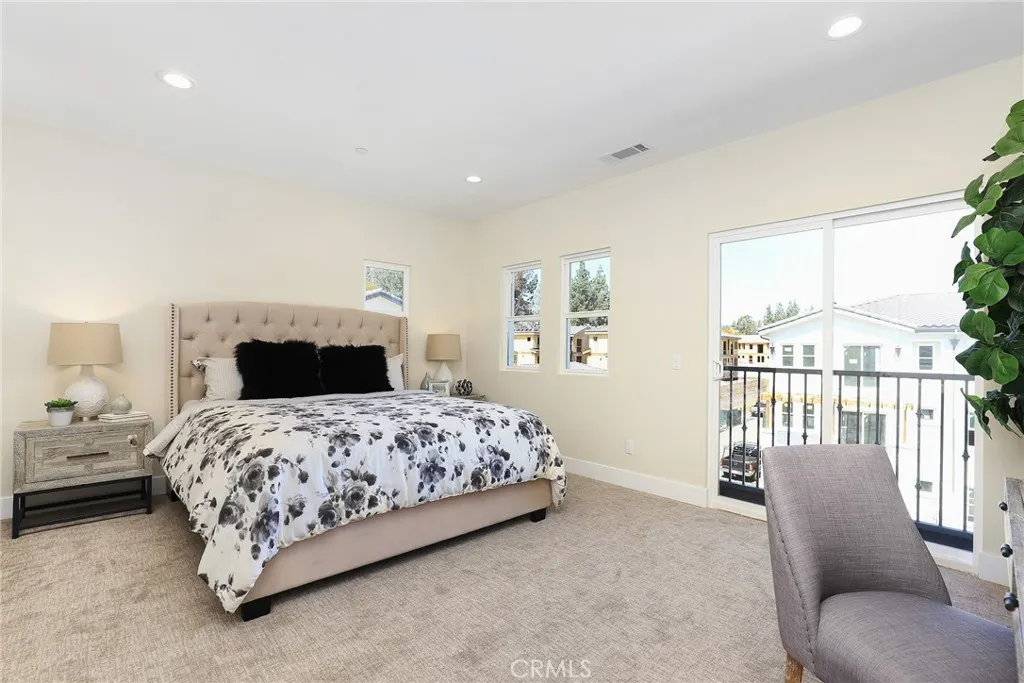 19 Turnberry Lane