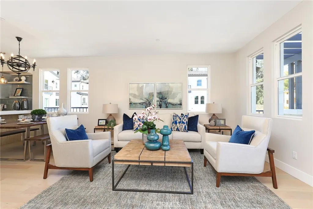 19 Turnberry Lane