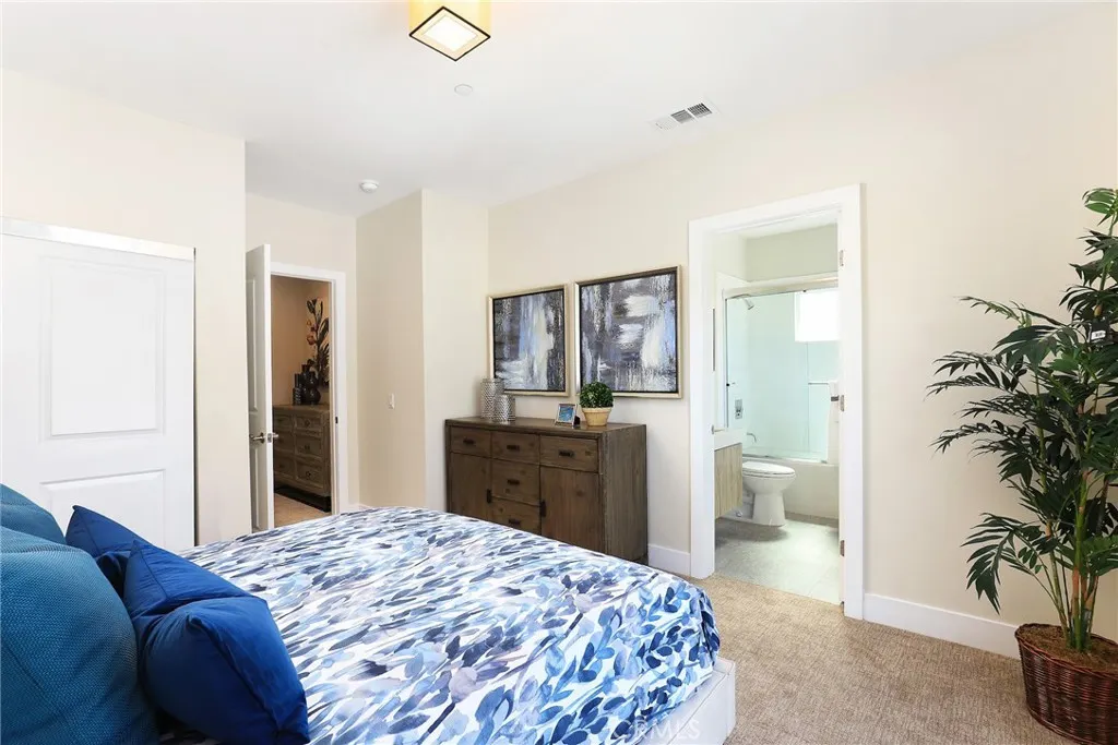 19 Turnberry Lane