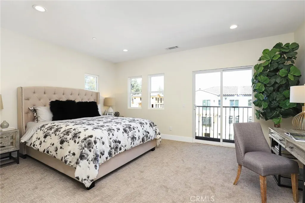 19 Turnberry Lane
