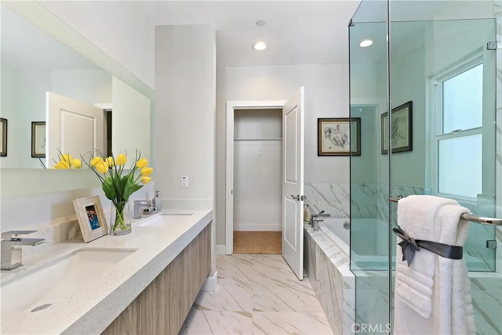 19 Turnberry Lane
