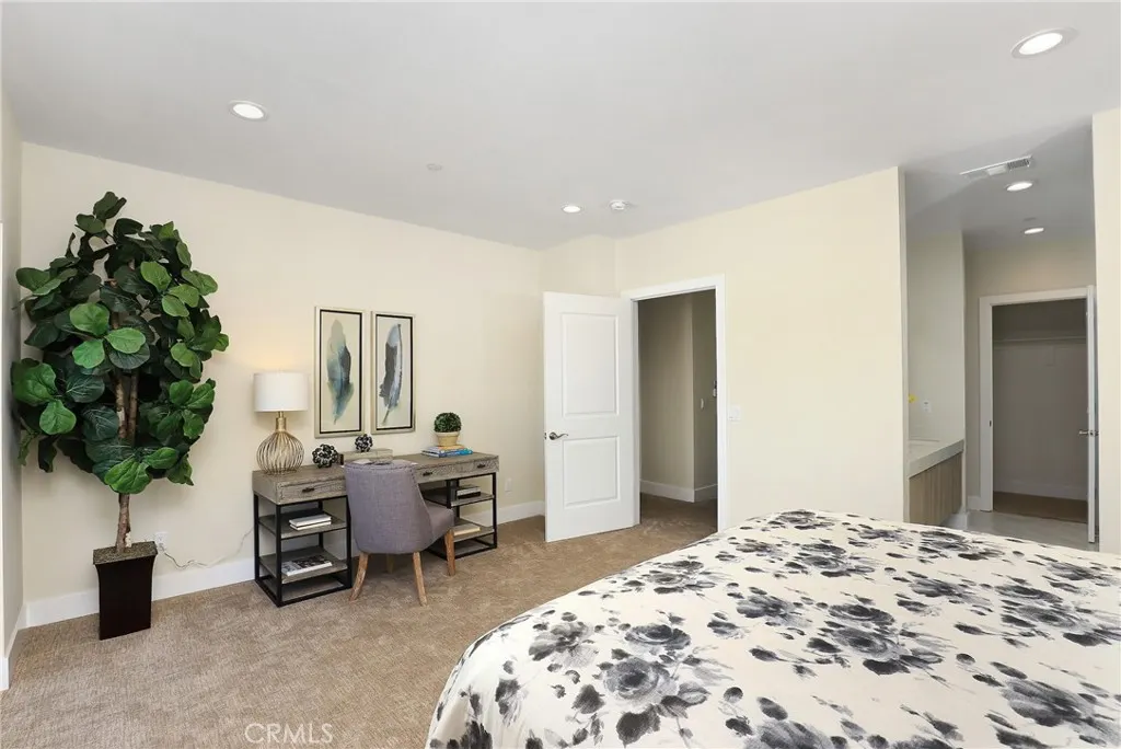 19 Turnberry Lane