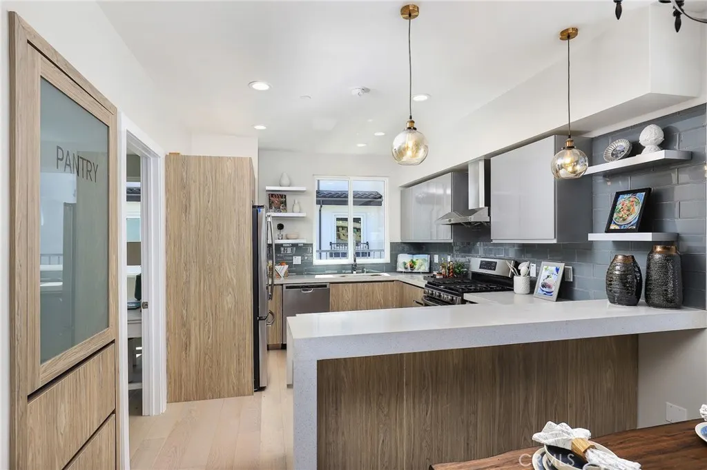 19 Turnberry Lane