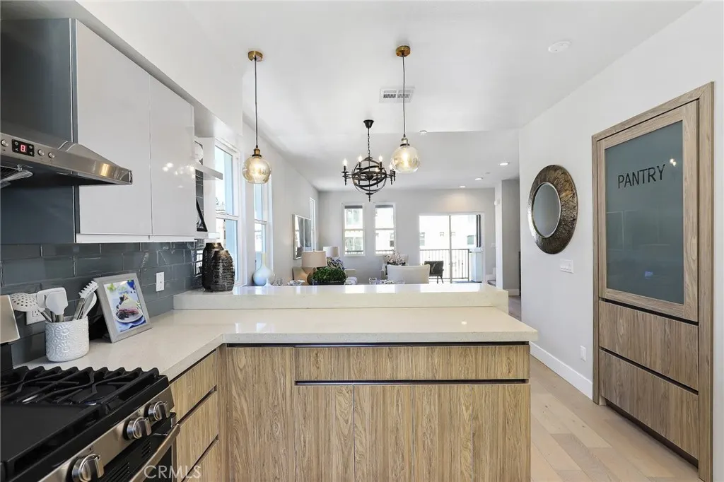 19 Turnberry Lane