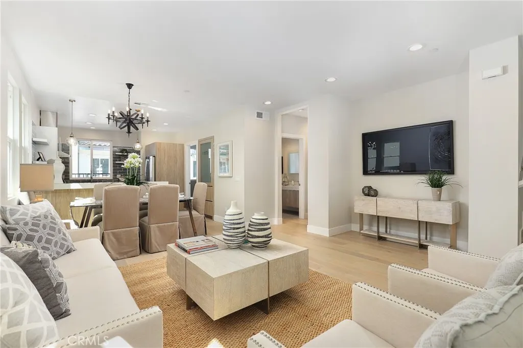 19 Turnberry Lane