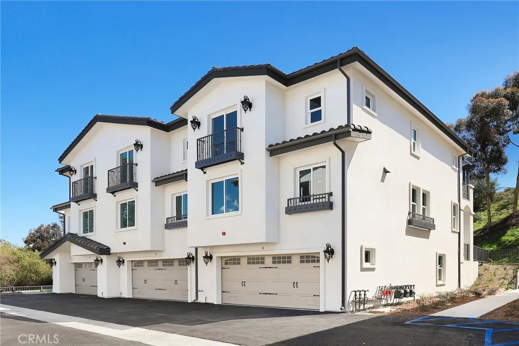 19 Turnberry Lane