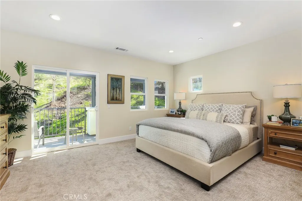 19 Turnberry Lane