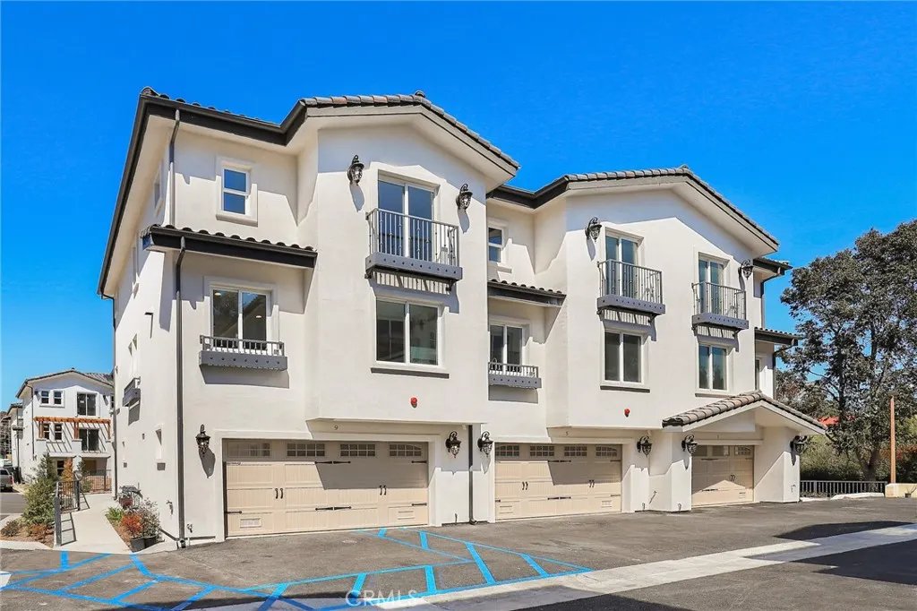 19 Turnberry Lane