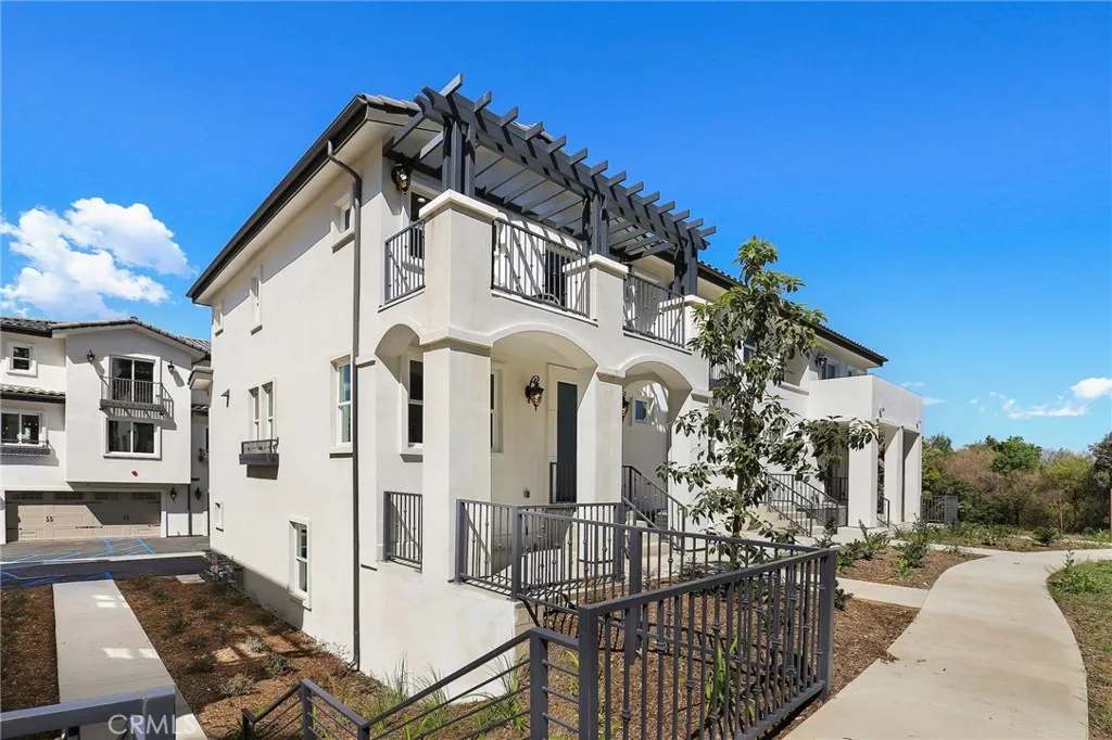 19 Turnberry Lane