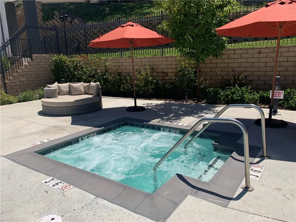27 Turnberry Lane