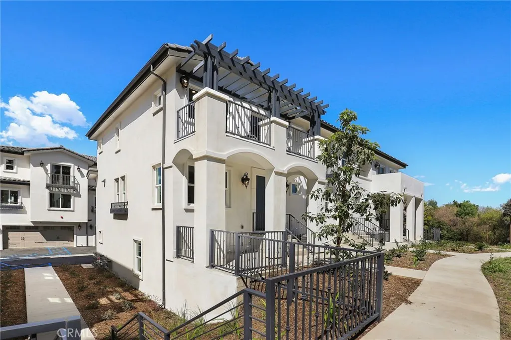 27 Turnberry Lane