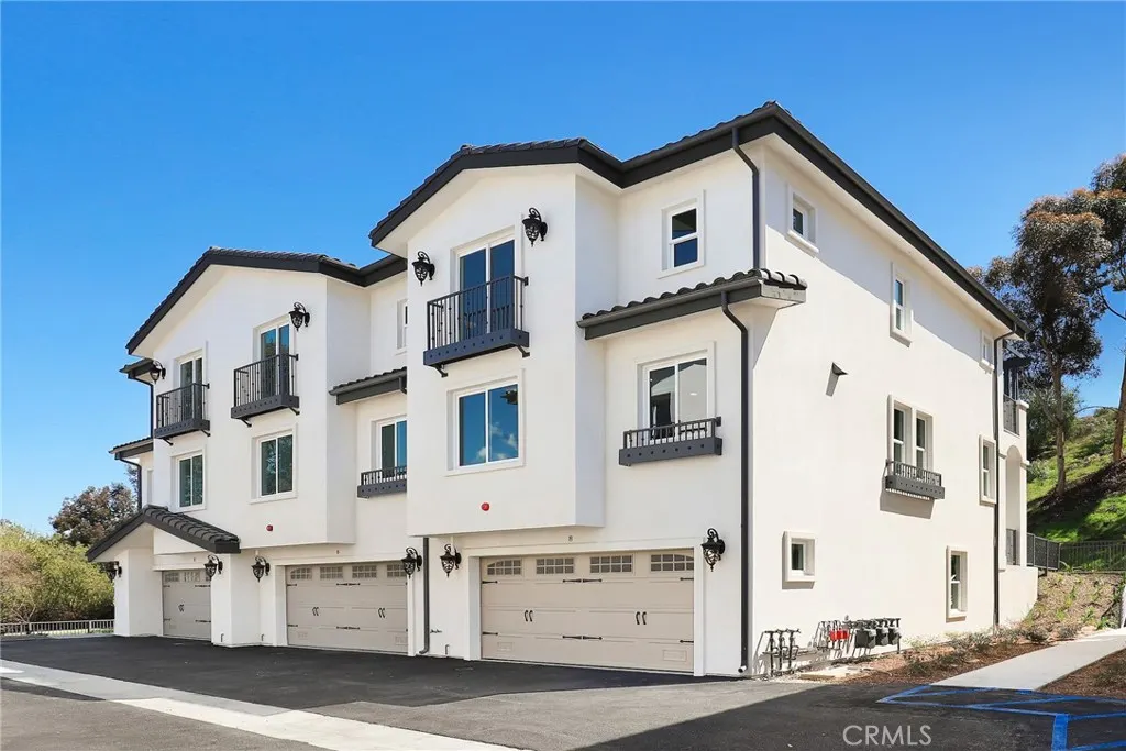 27 Turnberry Lane