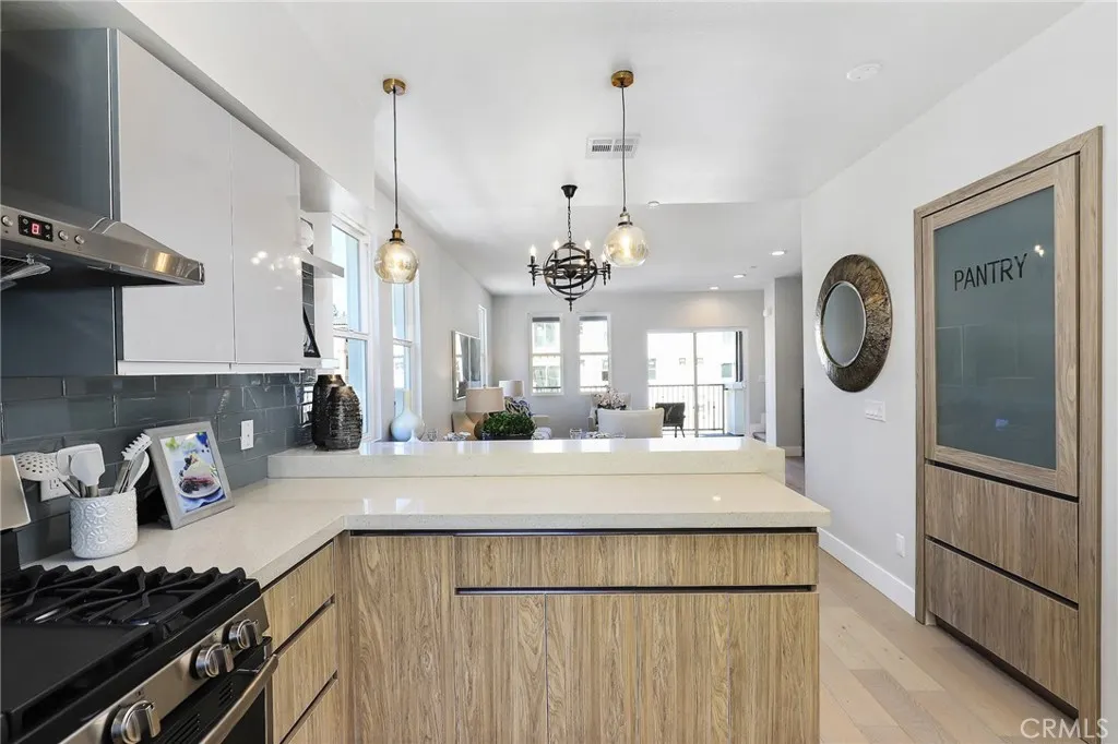 27 Turnberry Lane