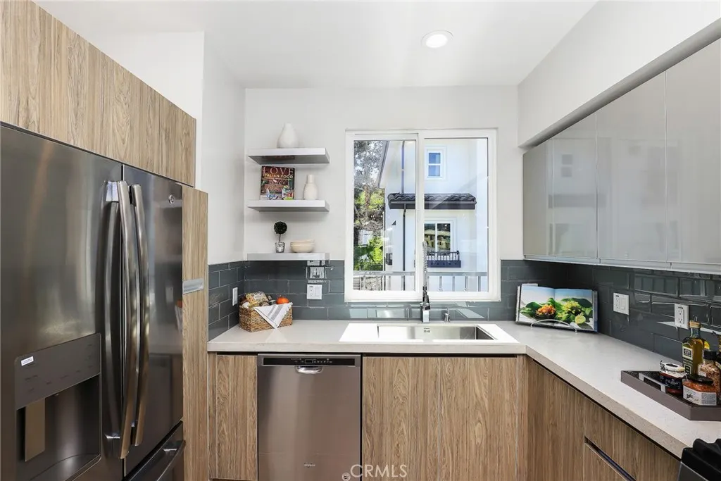 27 Turnberry Lane