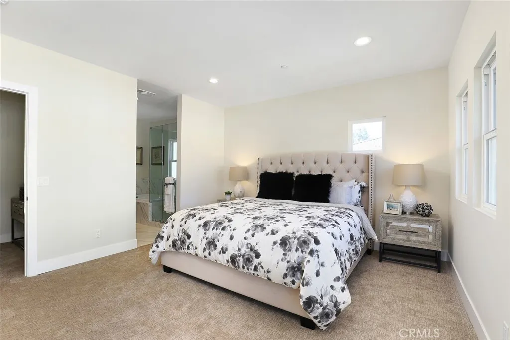 27 Turnberry Lane