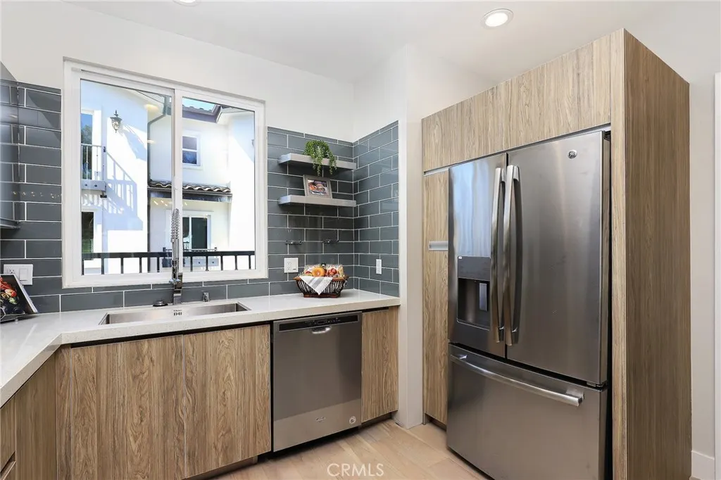 27 Turnberry Lane