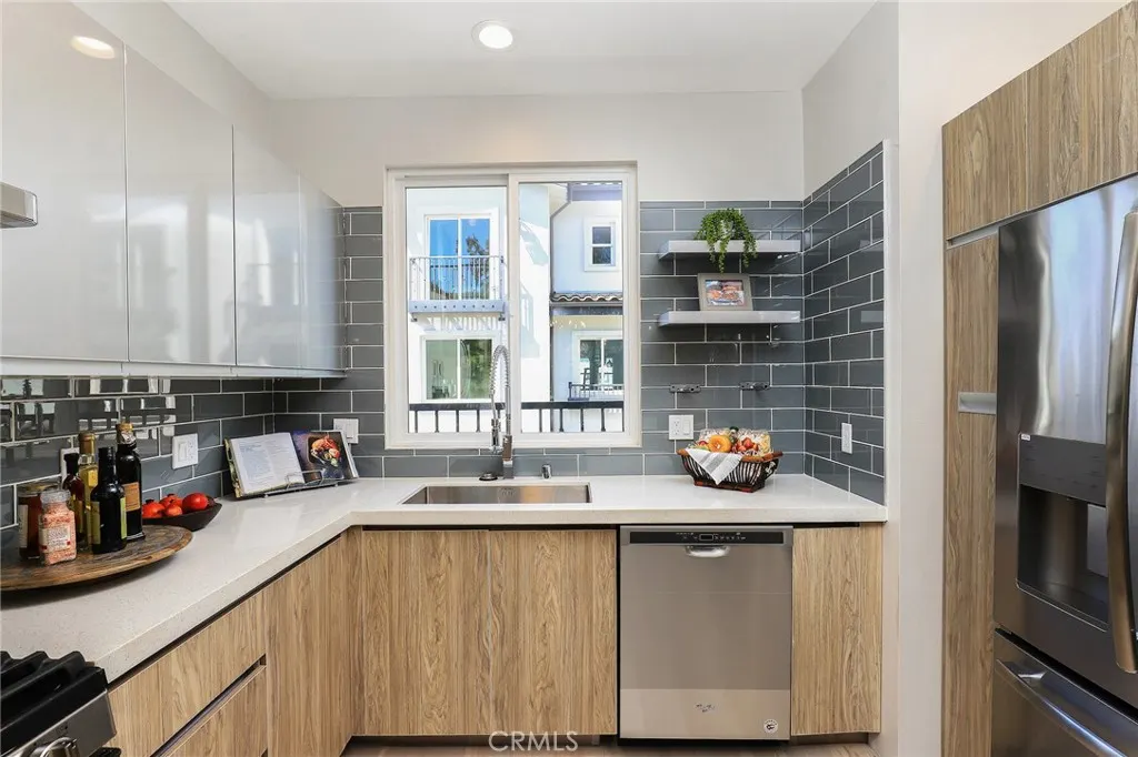 27 Turnberry Lane