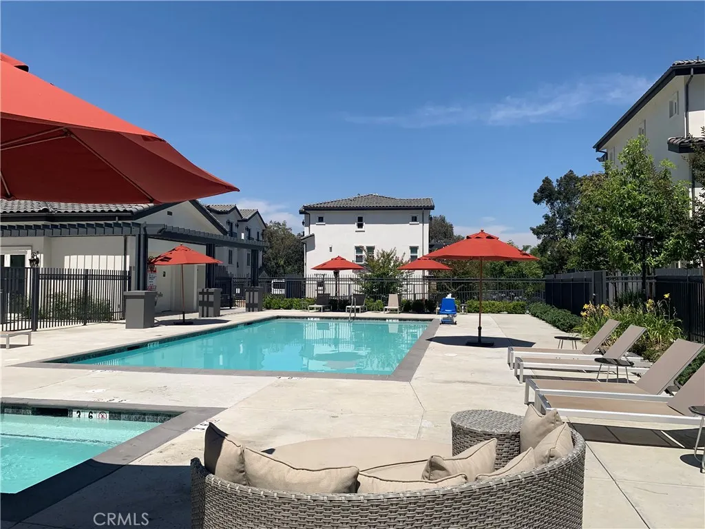 27 Turnberry Lane