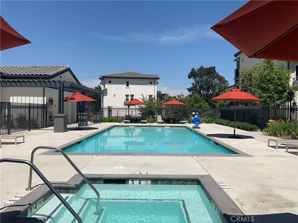 27 Turnberry Lane