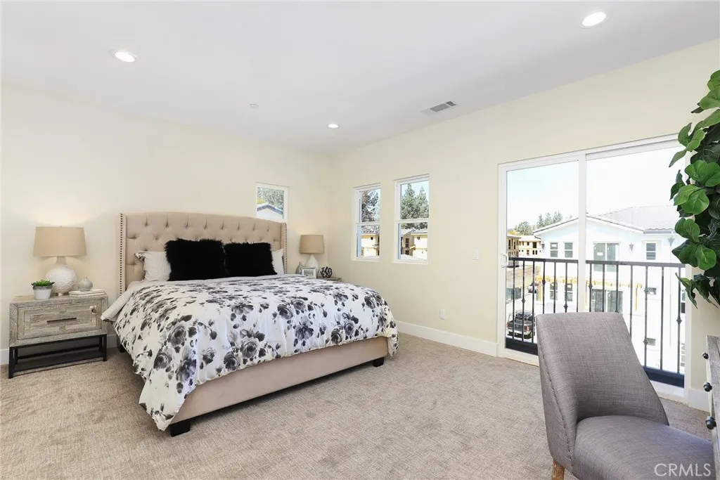 27 Turnberry Lane