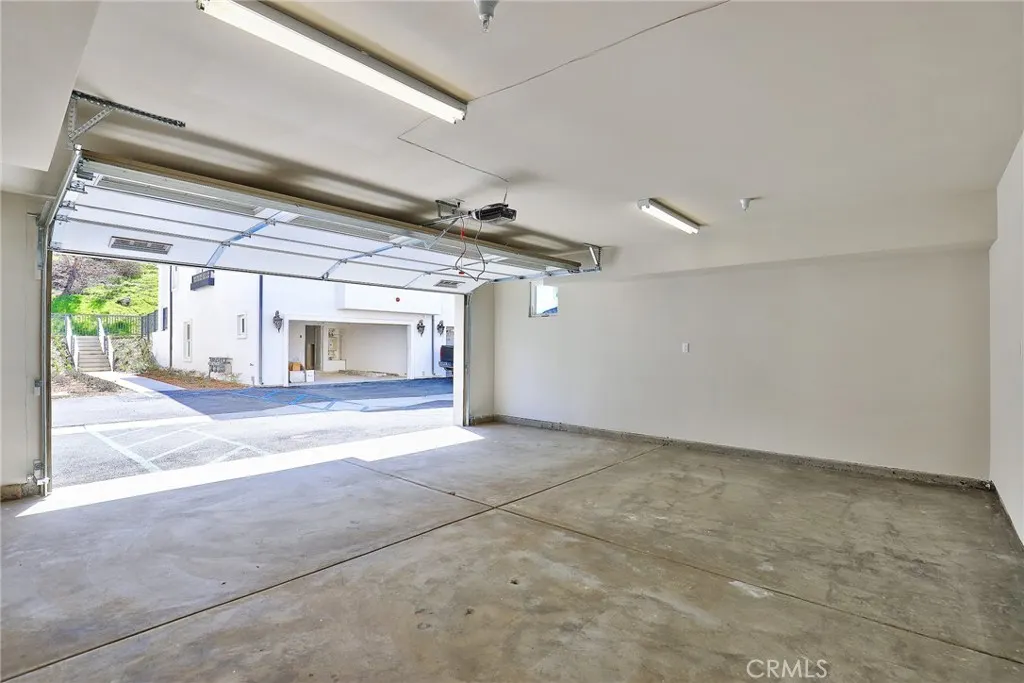 27 Turnberry Lane