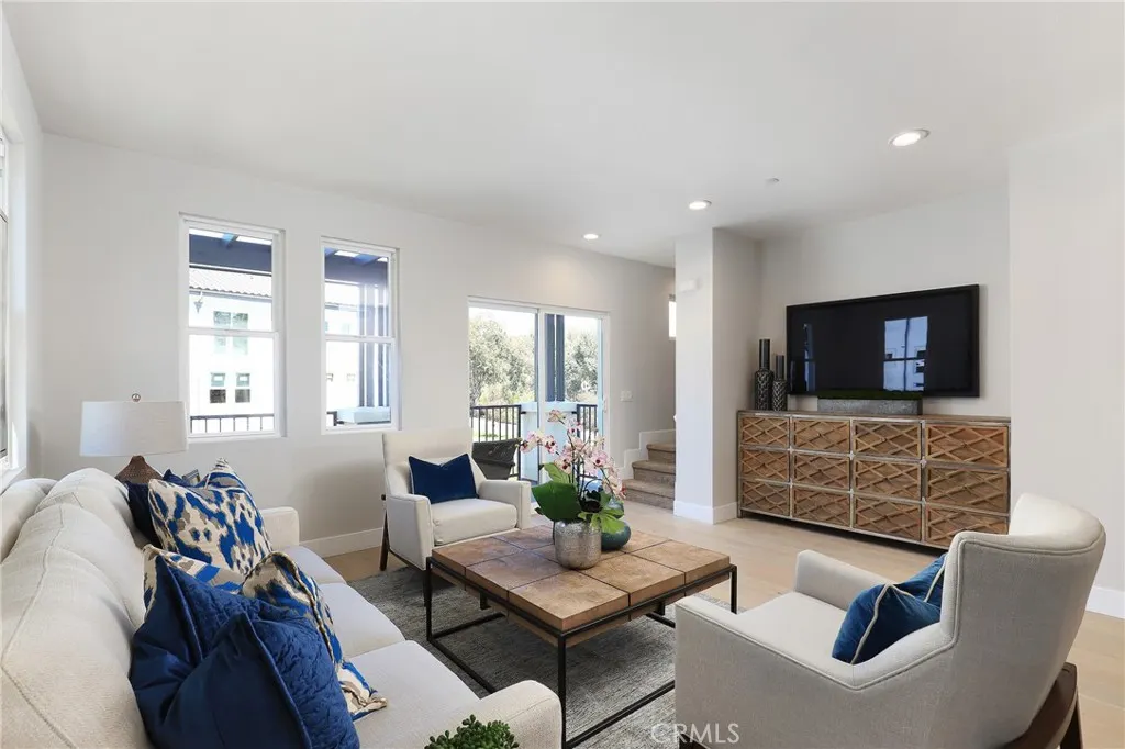 27 Turnberry Lane