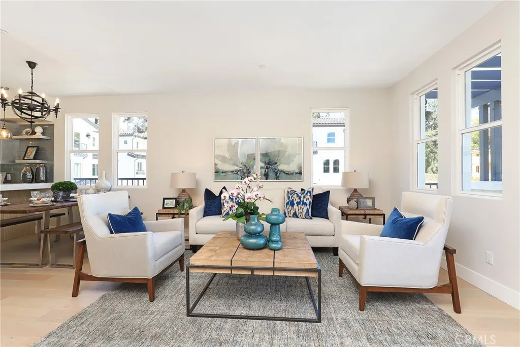 27 Turnberry Lane