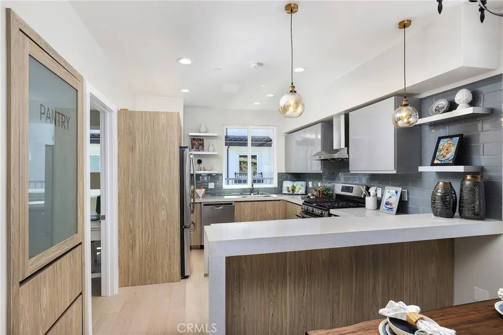 27 Turnberry Lane