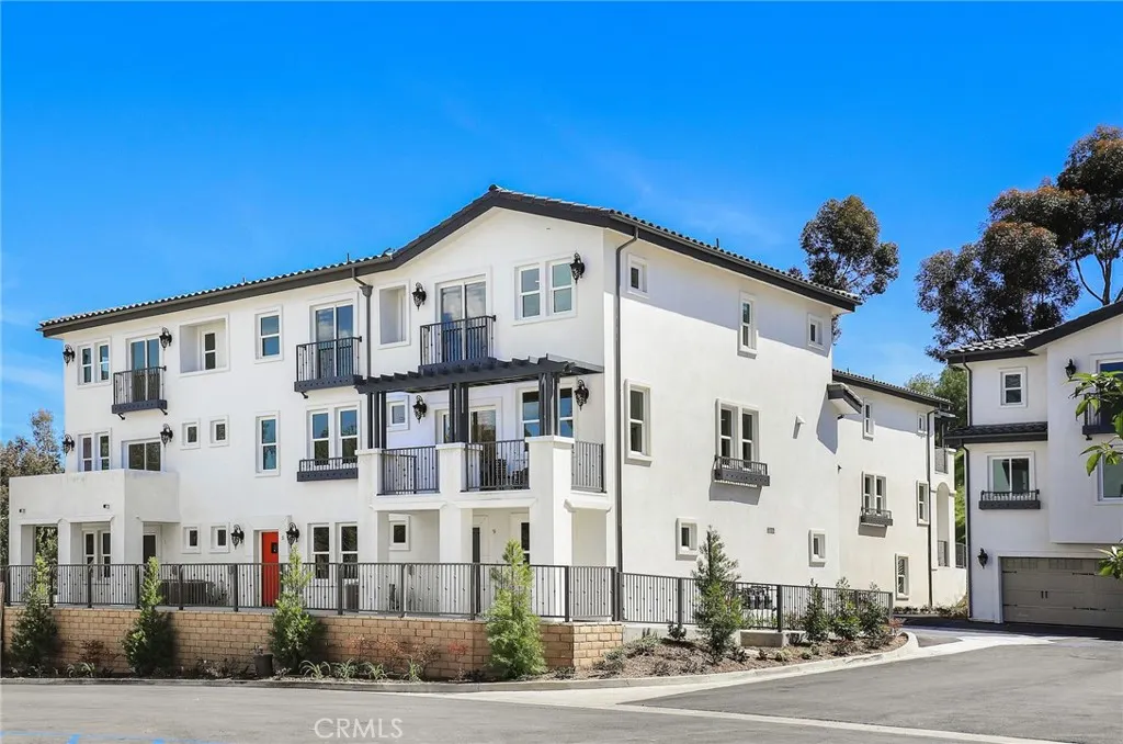 27 Turnberry Lane