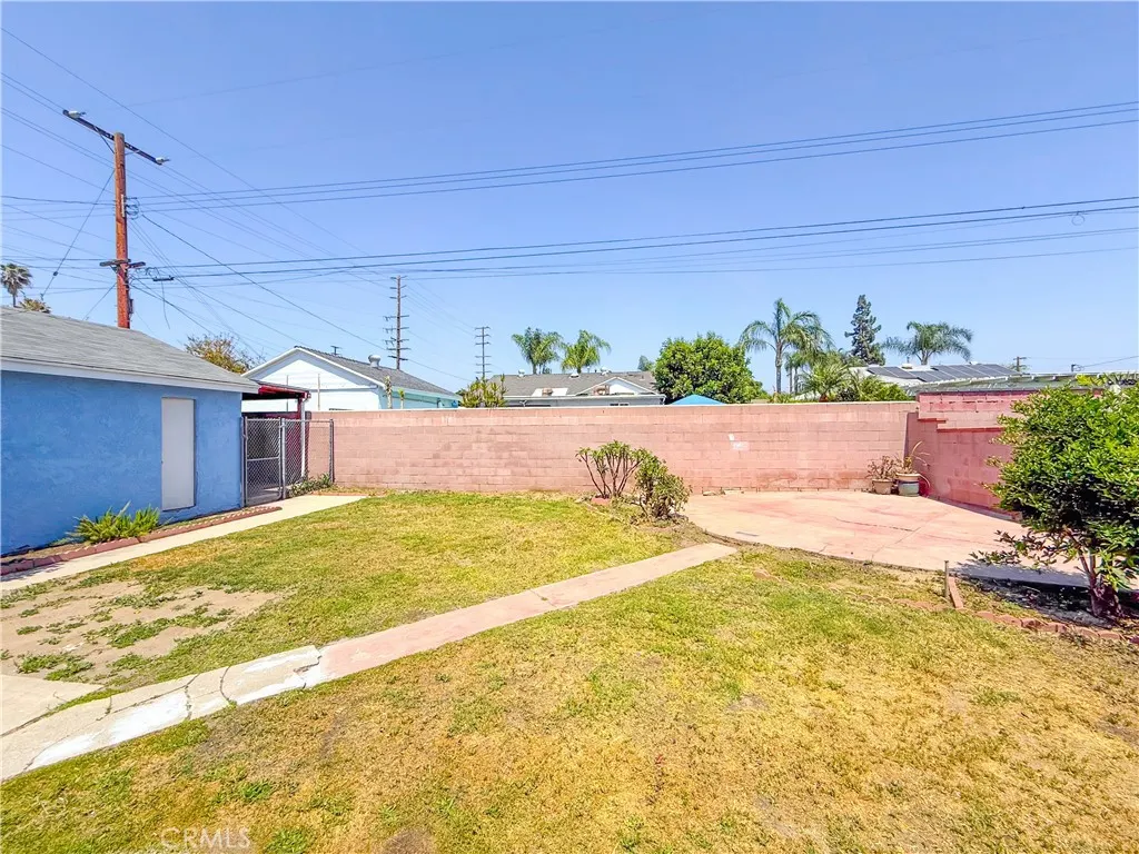 1037 E Grovecenter