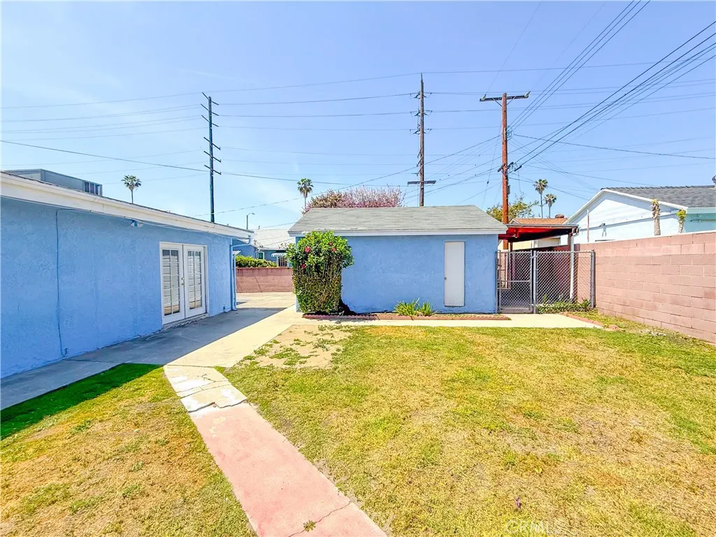 1037 E Grovecenter