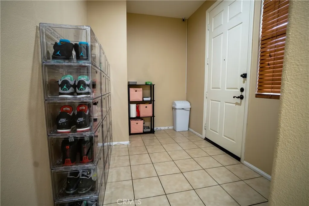 216 W Merlot Drive