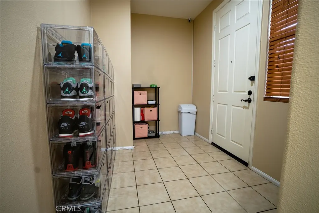 216 W Merlot Drive